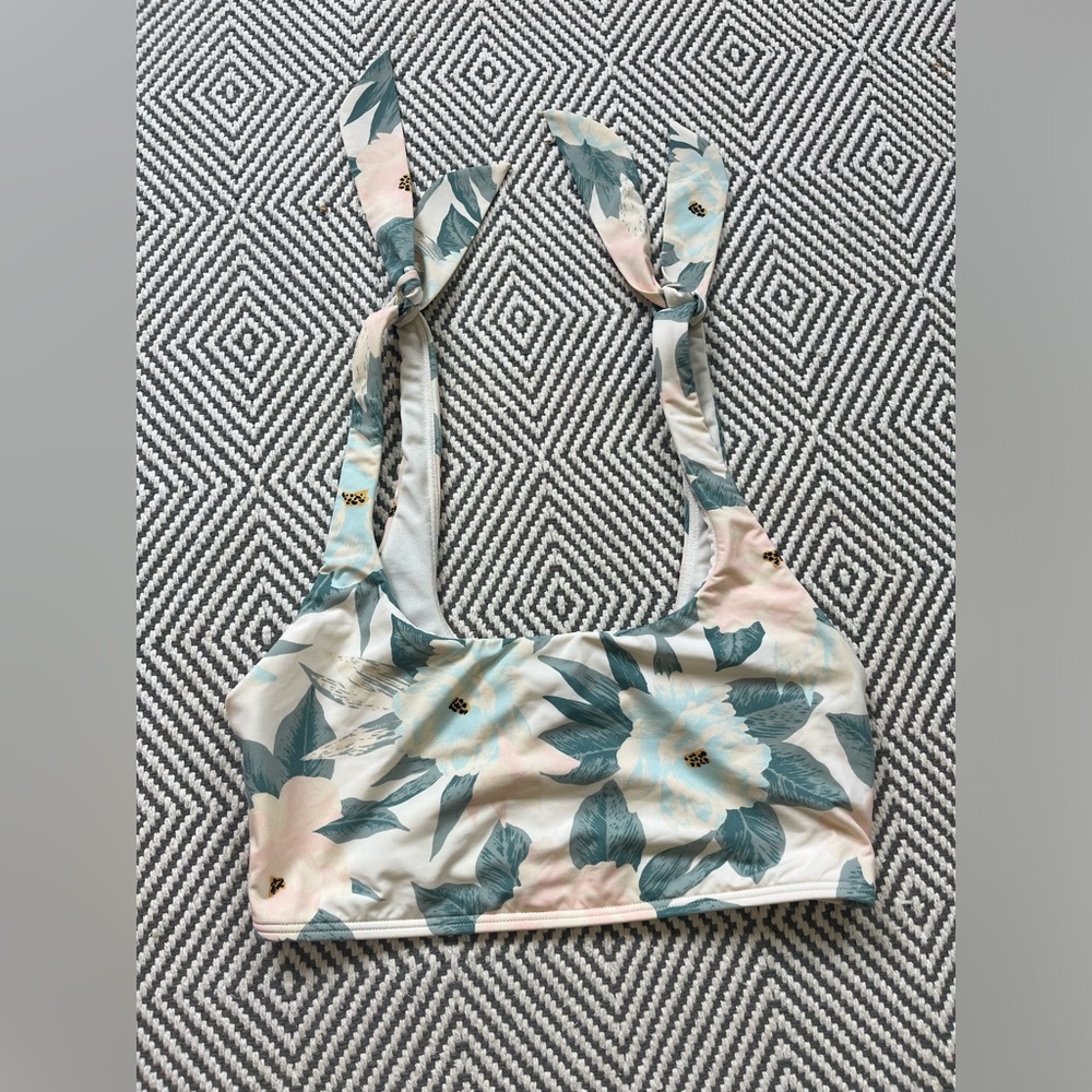 Billabong floral bikini top